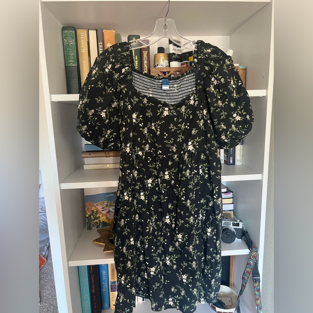 Old Navy puffed sleeves dress